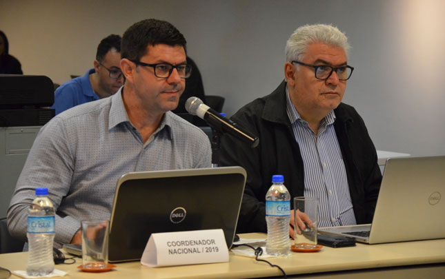 Eng. Plast. Luis Sidnei Barbosa Machado, coordenador da CCEEQ e da CEEQ do CREA-RS, e seu adjunto o Eng. Quim. e Seg. Trab. Francisco Innocencio Pereira, coordenador da Câmara Especializada de Engenharia Química do Crea-SP