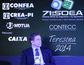 Conselheiro Federal Leonidas Neto, filho do palestrante, mediou a apresentação 