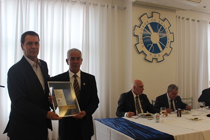 Eng. Melvis homenageia a Sergs com uma placa