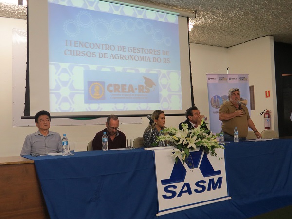 O conselheiro da Câmara de Agronomia Eng. Agrônomo Bernardo Palma foi um dos que manifestaram sobre o CAR