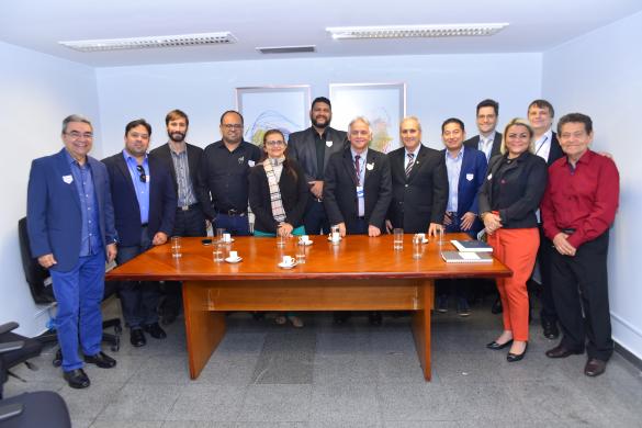 Coordenadores regionais da Engenharia Elétrica reunidos com assessores do senador Vanderlan Cardoso para tratar de seminário
