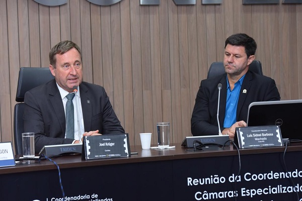 Presidente Joel Krüger e coordenador Eng. de Plástico Sidnei Barbosa: alinhamentos diante da complexidade