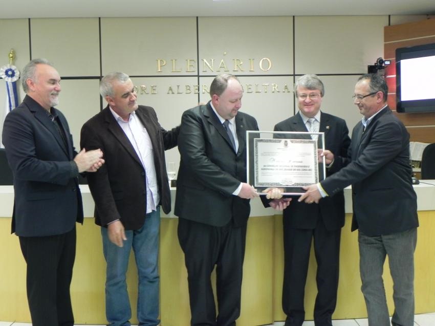 Inspetores recebem placa comemorativa