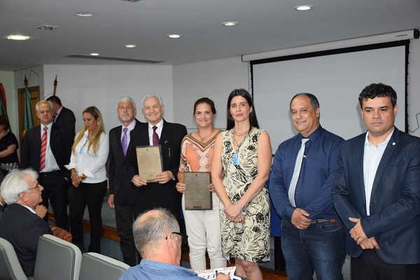Engenheiros Agrônomos Andréa Brondani da Rocha e Lulo José Pires Corrêa, adjunto