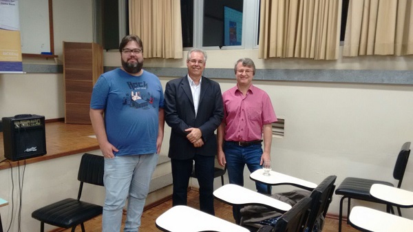 A partir da esq.: Éder Pedrozzo (coordenador do Curso de Engenharia Civil); Eng. Civil Fernando Wypyszynski (coordenador de Estágios Unijuí e Eng. Civil e Seg. do Trabalho Luís Alberto Giovelli (CREA-RS)