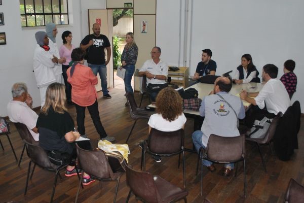 Equipe da força-tarefa chega de surpresa e é recebida por executivos da Excelsior