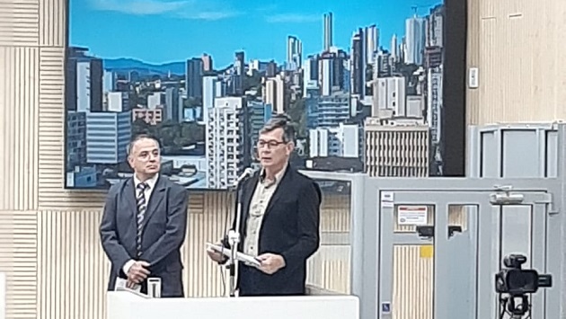 Eng. Ronaldo acompanha discurso de homenagem do presidente do Legislativo
