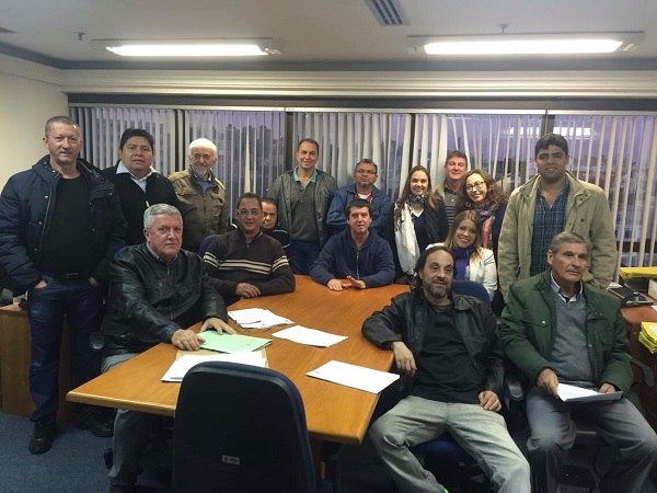 Os Engenheiros Florestais aproveitaram para conhecer a sede do CREA-RS 