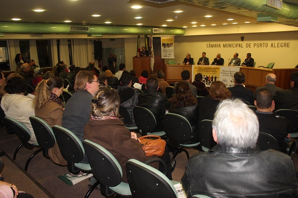 Mais de 100 participantes estiveram presentes no primeiro dia do evento