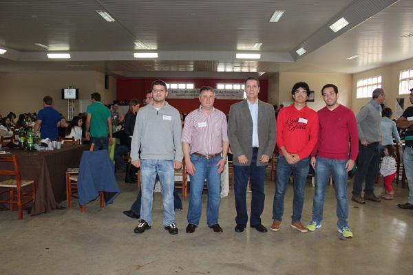 Presidente Melvis entre os Inspetores de Vacaria e o presidente da Asav, Eng. Agrônomo Ronaldo Martins de David