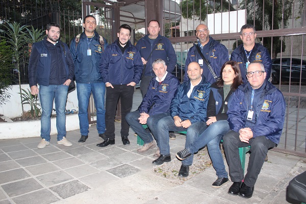 Equipe de agentes fiscais do Conselho que participa da ação 