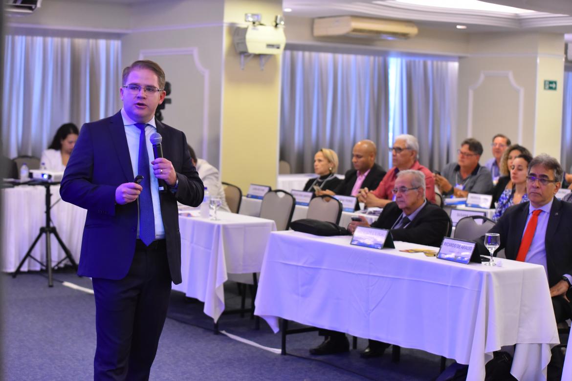 Tratadas como "vedetes deontológicas" pelo procurador jurídico do Confea, a fraude e a corrupção eleitoral orientaram a palestra de Igor Garcia em torno do papel dos agentes públicos do Sistema durante o processo eleitoral