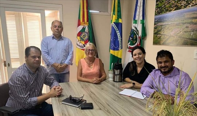Prefeita Margarete recebe inspetores de Canoas
