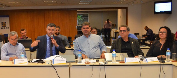 O Eng. Vincius Marchese Marinelli, presidente do Crea-SP, prestigiou a reunião 