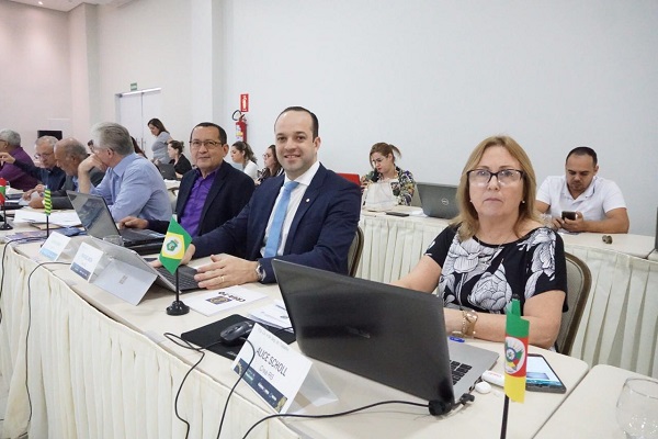 Vice-presidente no exercício da presidência, Eng. Civil Alice Scholl está participando do evento