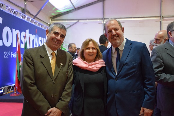 Eng. Alice entre o Paulo Richter e o secretário Stédile