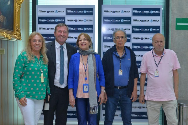 Presidente Joel e empregados após aprovação do PDV