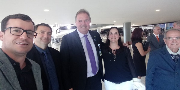 O Eng. Florestal Fernando Schwanke, secretário de Agricultura Familiar recebeu a comitiva do Sistema Confea/Crea, Eng. Andrea (CDER-RS), Eng. Kleber Souza (CCEAGRO) e o Eng. Agrônomo Matheus Mazon (CREA-SC)