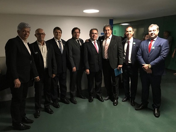 Representantes do Sistema com o presidente da Frente Parlamentar, Leônidas Cristino