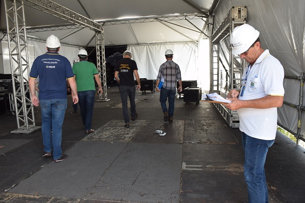 Toda a montagem deve ser acompanhada por empresas e profissionais legalmente habilitados e com registro no CREA-RS  