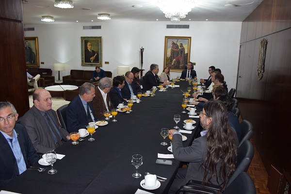 Participaram do encontro os deputados Mateus Wesp (PSDB), Luiz Henrique Viana (PSDB), Zila Breitenbach (PSDB), Franciane Bayer (PSB), Paparico Bacchi (PL), Eric Lins (DEM), Fábio Branco (MDB)