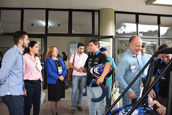 Modelo de carro de competição tipo gaiola desenvolvido na Unisc participa de competições nacioanais 