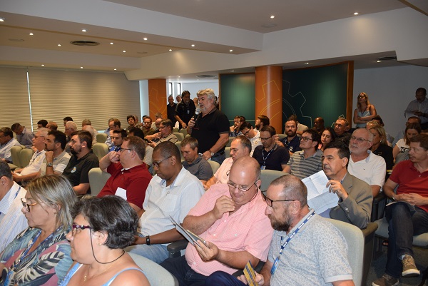Cerca de 100 conselheiros estavam presentes