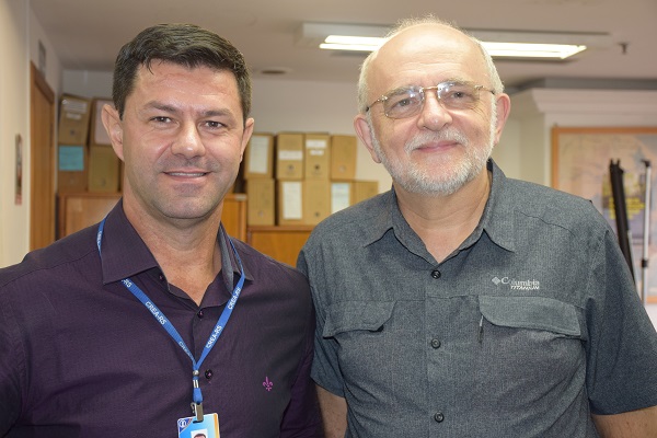 Engenheiro de Plástico Luis Sidnei Barbosa Machado e Engenheiro Químico Ronaldo Hoffman (adjunto)