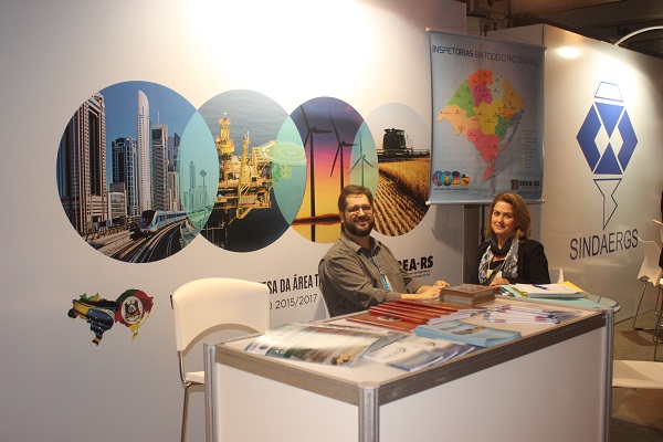 O CREA-RS manteve um estande durante todo o Seminário para atender os profissionais