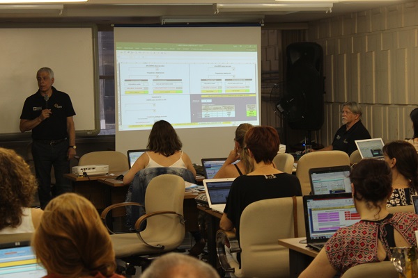 Professores Ruddy Facci (à esq.) e Edoardo Santino, médicos do trabalho e diretores da Escola Ocra