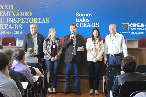 O presidente do CREA-RS, Eng. Civil Melvis Barrios Jr., encerra o evento