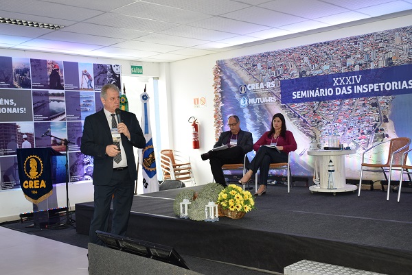 Após debates entre participantes, o vice-presidente no exercício da presidência, Eng. Agr. Gustavo Lange, comprometeu-se em não fechar nenhuma inspetoria