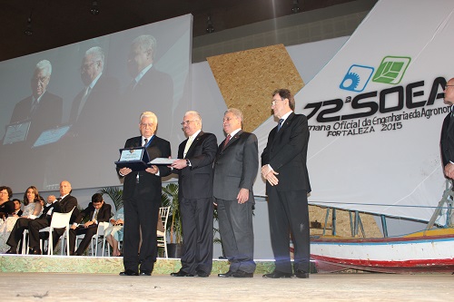 Eng. Mario Hamilton Vilela recebe homenagem junto ao presidente do Confea, Eng. José Tadeu  