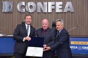 Presidente Joel; presidente da Abeag, Valmor Pietsch; e o vice-presidente do Confea, Edson Delgado