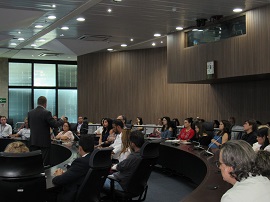 Joel e os funcionários