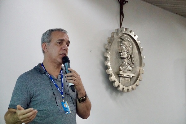O supervisor da Fiscalização do CREA-RS, Jaime Leandro, apresenta ações 