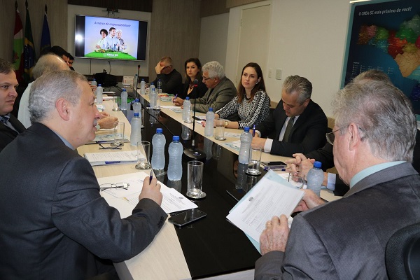 Pelo CREA-RS, estavam presentes o 1º diretor administrativo, Geólogo Antônio Viero; a chefe do Núcleo de Fiscalização, Eng. Civil Cristiane de Oliveira; e o gerente de TI, Mauro Fanslau