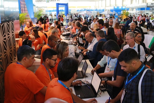 O evento conta com a participação de profissionais do Brasil inteiro 