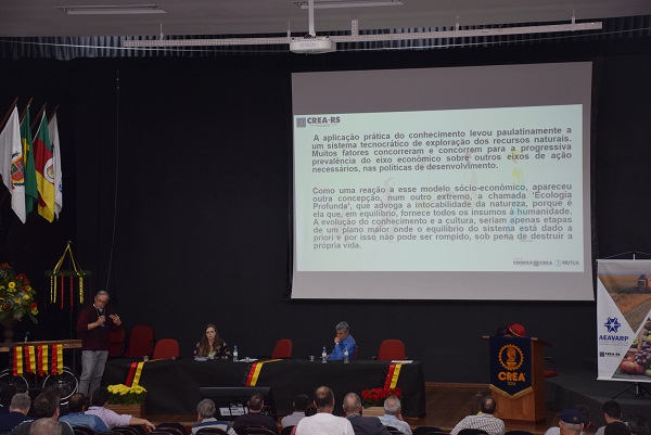 O 2º diretor administrativo do CREA-RS, Eng. Civ. Ubiratan Oro, apresentou o Projetos Horizontes, que  trata da elaboração de Planos de Desenvolvimento Integrado que contemplem um conceito de Sustentabilidade segundo os aspectos ambiental, social, político, econômico e cultural-tecnológico
