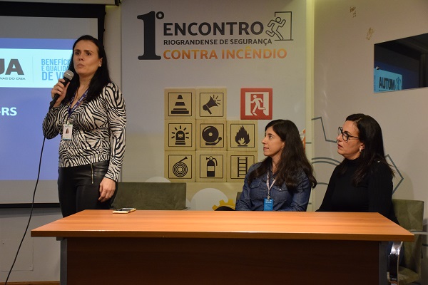 Tauá Hermel, consultora do Tecnoprev, falou sobre a Reforma da Previdência e os novos critérios de aposentadoria e, em seguida, apresentou o plano de Previdência Complementar exclusivo para os associados da Mútua