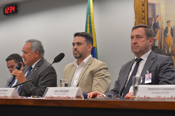 Presidente Joel na audiência da CCJ