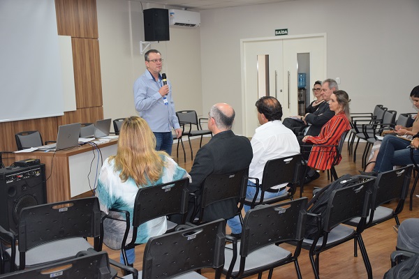 Professor Osório Lucchese, chefe do Departamento de Estudos Agrários
