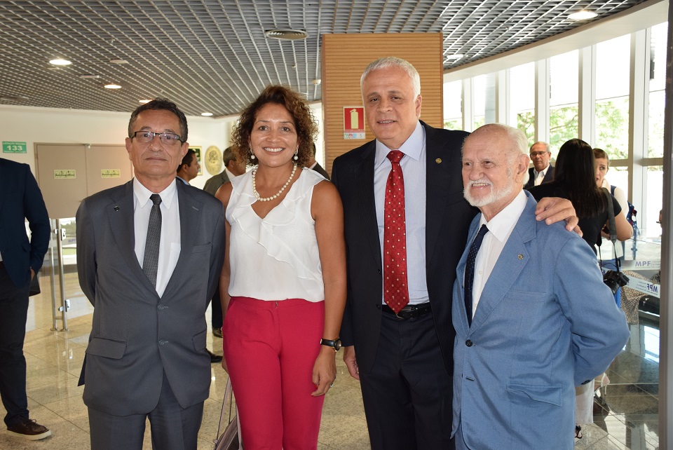 Bragança;  Ana Tércia Lopes Rodrigues,  presidente do CRCR; e Breier