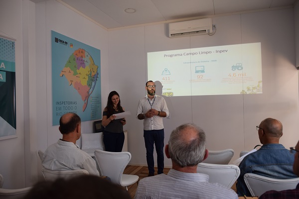 A engenheira ambiental Tatiana Mendel apresentou dados sobre o gerenciamento de resíduos sólidos