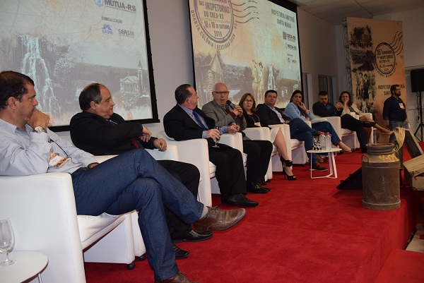 Em nome do Confea, Engenheiro Agrônomo Luiz Antonio Rossafa