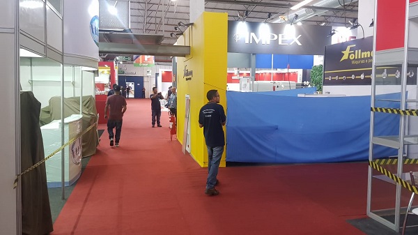 Agentes fiscais percorreram os corredores