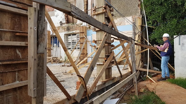 O objetivo é garantir que somente profissionais registrados e legalmente habilitados sejam responsáveis pela execução de projetos/obras e por empresas