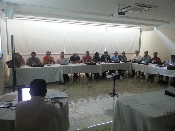 Reunião no Enfisa com representantes dos Creas aborda grande número de projetos de lei que tratam do tema agrotóxicos, em especial à alteração da lei 