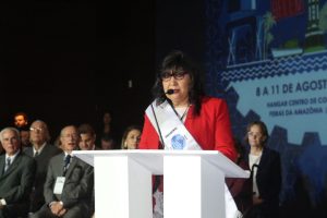 Maria Tereza Dalenz ao discursar na Soea