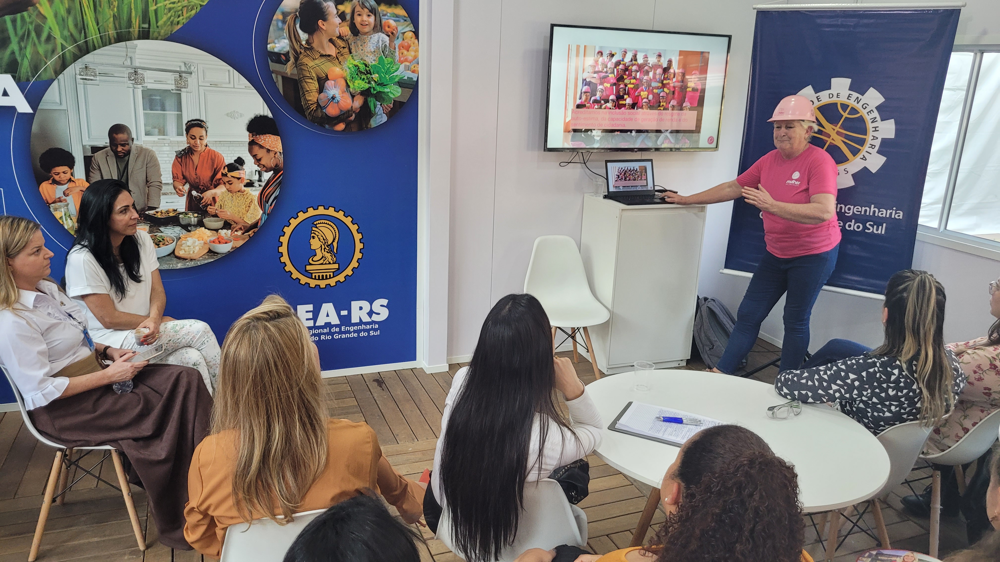 Bia Kern, fundadora da Ong Mulher em Construção
